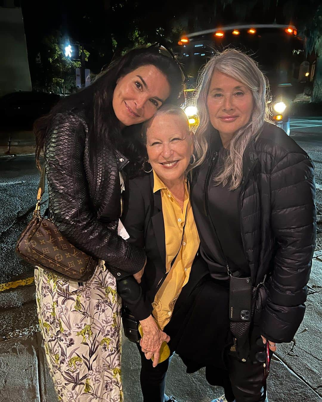 アンジー・ハーモンのインスタグラム：「Spent some time with these LEGENDS! @lorrainebracco , @susansarandon & @bettemidler have been iconic talents in my life & career… #sheliajaffecasting has cast some of the most wonderful talent in the world… @momo71ny is the greatest friend & right side of the brain that anyone could ask for. Im lucky enough to tag along! THANK YOU!! 🥰🙏🏼🥰🙏🏼🥰  #blessed #grateful #scadsavannah #scad #filmfestival #savannah #fangirl」