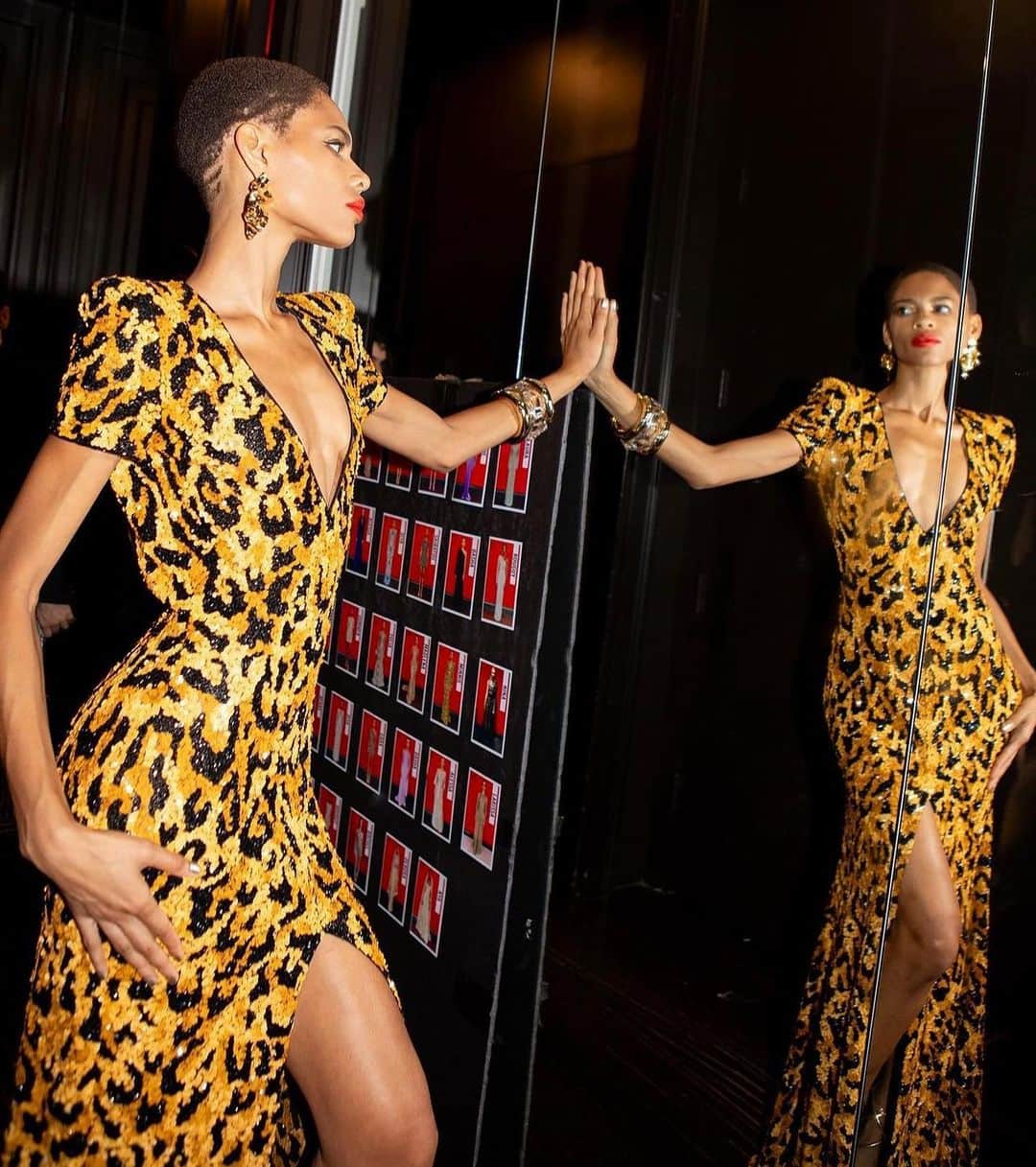 ナイーム カーンのインスタグラム：「Leopard. Backstage moments. Naeem Khan Spring 2024.  #NKSpring2024   Photographer @joxrenee Production @johnmartinezproductions Stylist @annakatsanis Hair @jonreymanhair @aveda  Makeup @georgisandev Skincare @dalba_global Shoes @alexandrebirman Undergarments @wearcommando  Naeem Khan Spring 2024 collection will be available in stores  and online March 2024.」