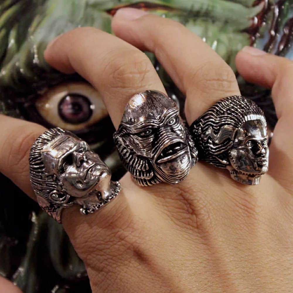 ハンチョロさんのインスタグラム写真 - (ハンチョロInstagram)「BOGO TODAY ONLY  ⚡  Buy one piece of Universal Monsters Stainless Steel Jewelry and get a Universal Monsters Pin or Patch free! Discount applied in cart.」10月26日 3時15分 - hancholodesigns