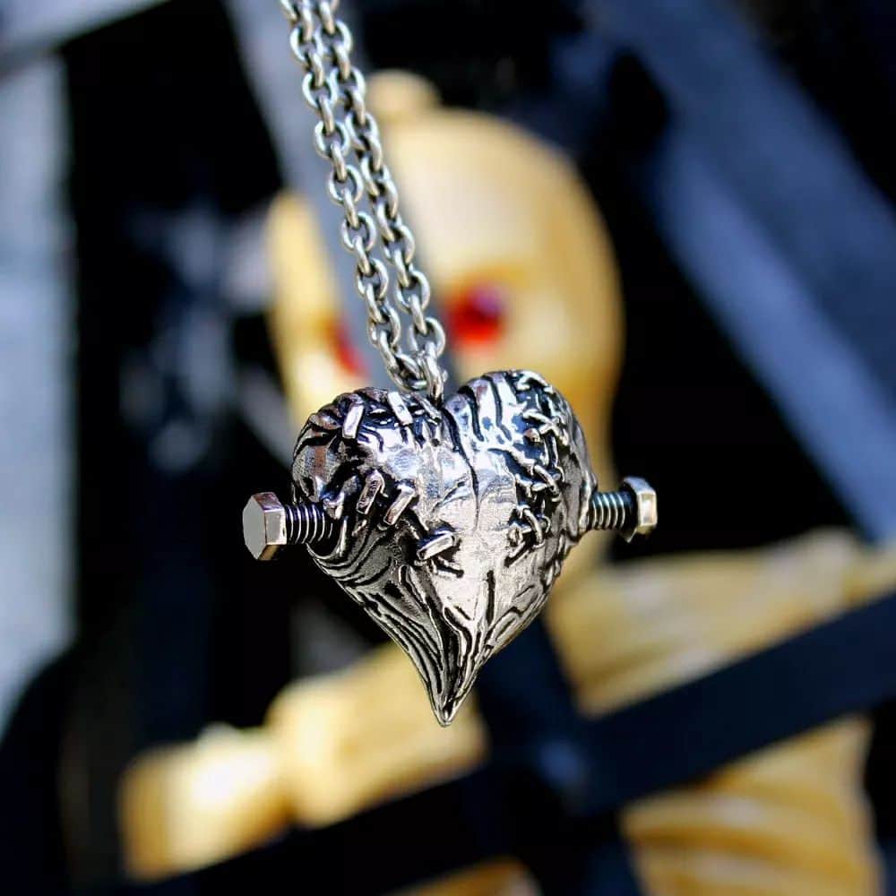 ハンチョロさんのインスタグラム写真 - (ハンチョロInstagram)「BOGO TODAY ONLY  ⚡  Buy one piece of Universal Monsters Stainless Steel Jewelry and get a Universal Monsters Pin or Patch free! Discount applied in cart.」10月26日 3時15分 - hancholodesigns