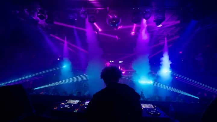 スラッシーのインスタグラム：「A fun event at @thevanguard.live last month, ‘Sushi with Slushii’ was a vibe!! 🍣🙌  🎥 @thereelwolfe」