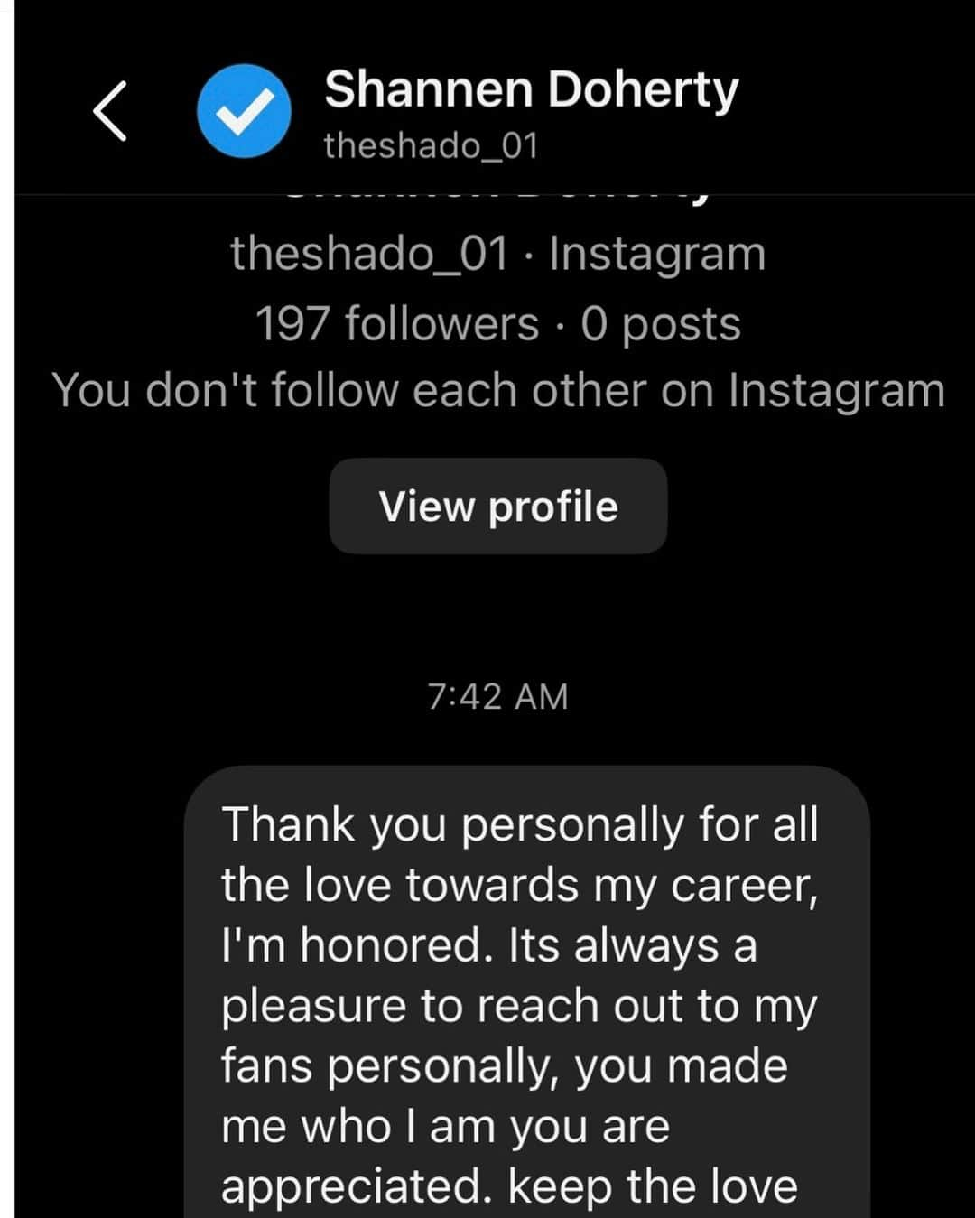 シャナン・ドハーティーのインスタグラム：「This is not me. Just an obvious fake.」