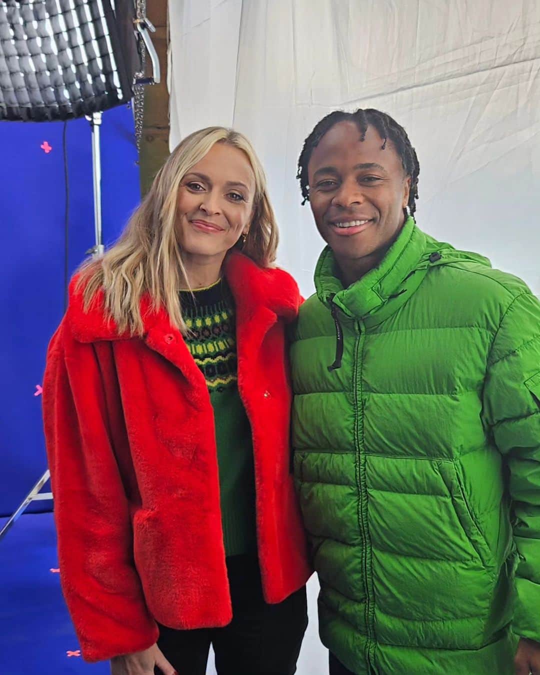 ファーン・コットンのインスタグラム：「The only time I've ever been cool in Rex and Arthurs eyes. Both the Wood boys are huge Chelsea fans, so this is exciting.  Working on something cool for @samsunguk with @sterling7 today. All will be revealed soon 👀」