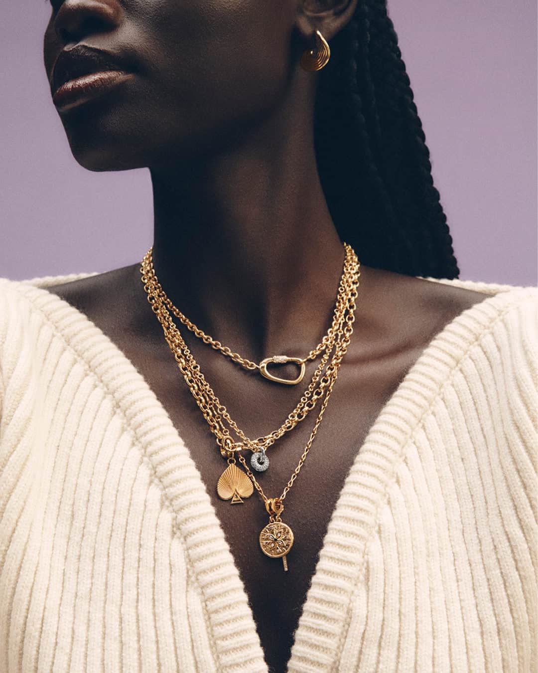 ネッタポルテのインスタグラム：「ETERNAL ELEGANCE: Presenting the finishing touch to any outfit - these fine jewelry pieces are designed to be treasured forever.  Tap the link in bio to shop at #NETAPORTER.」