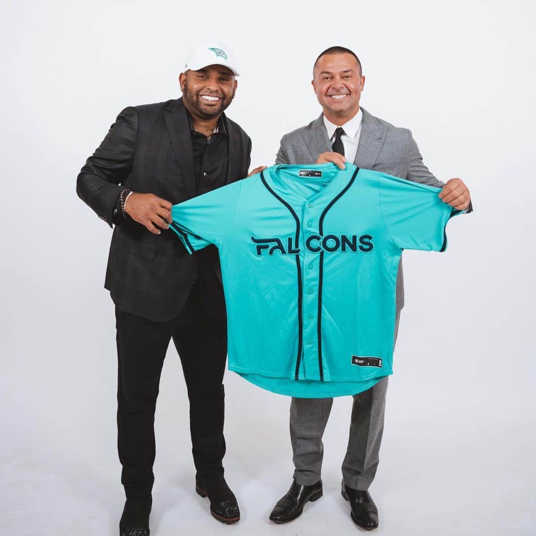 ニック・スウィシャーさんのインスタグラム写真 - (ニック・スウィシャーInstagram)「The Falcons nest grows 🦅  #baseballunited #falconsbaseball #dubai」10月26日 3時36分 - yourboyswish