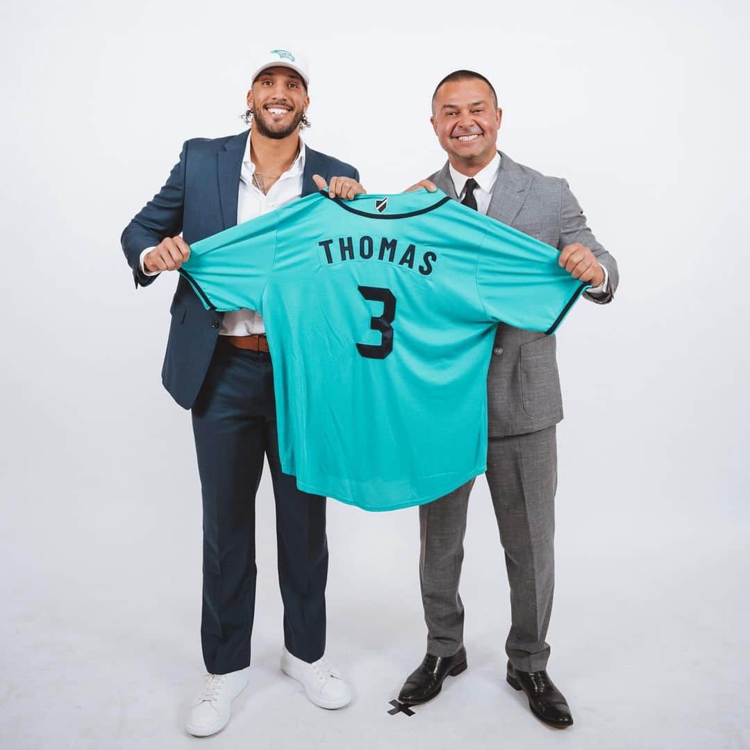 ニック・スウィシャーさんのインスタグラム写真 - (ニック・スウィシャーInstagram)「The Falcons nest grows 🦅  #baseballunited #falconsbaseball #dubai」10月26日 3時36分 - yourboyswish