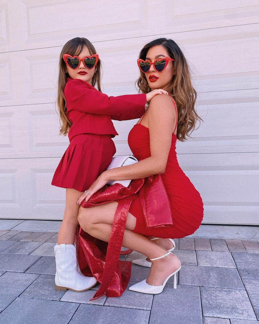 ホープ・ハワードのインスタグラム：「In our Red Era for the Eras movie!❤️🍿💋 @NovaKids by @FashionNova」