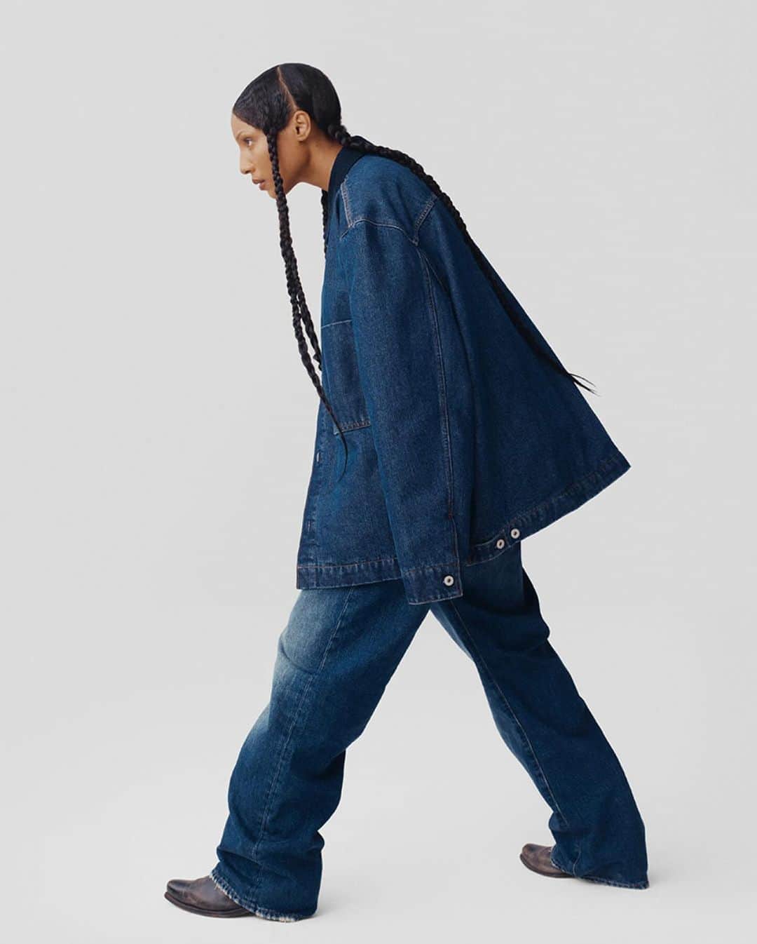 GAPのインスタグラム：「Diana Gordon in the men’s Chore Jacket and men’s ’90s Loose Jeans.  Shop the look in stories and at gap.com.」