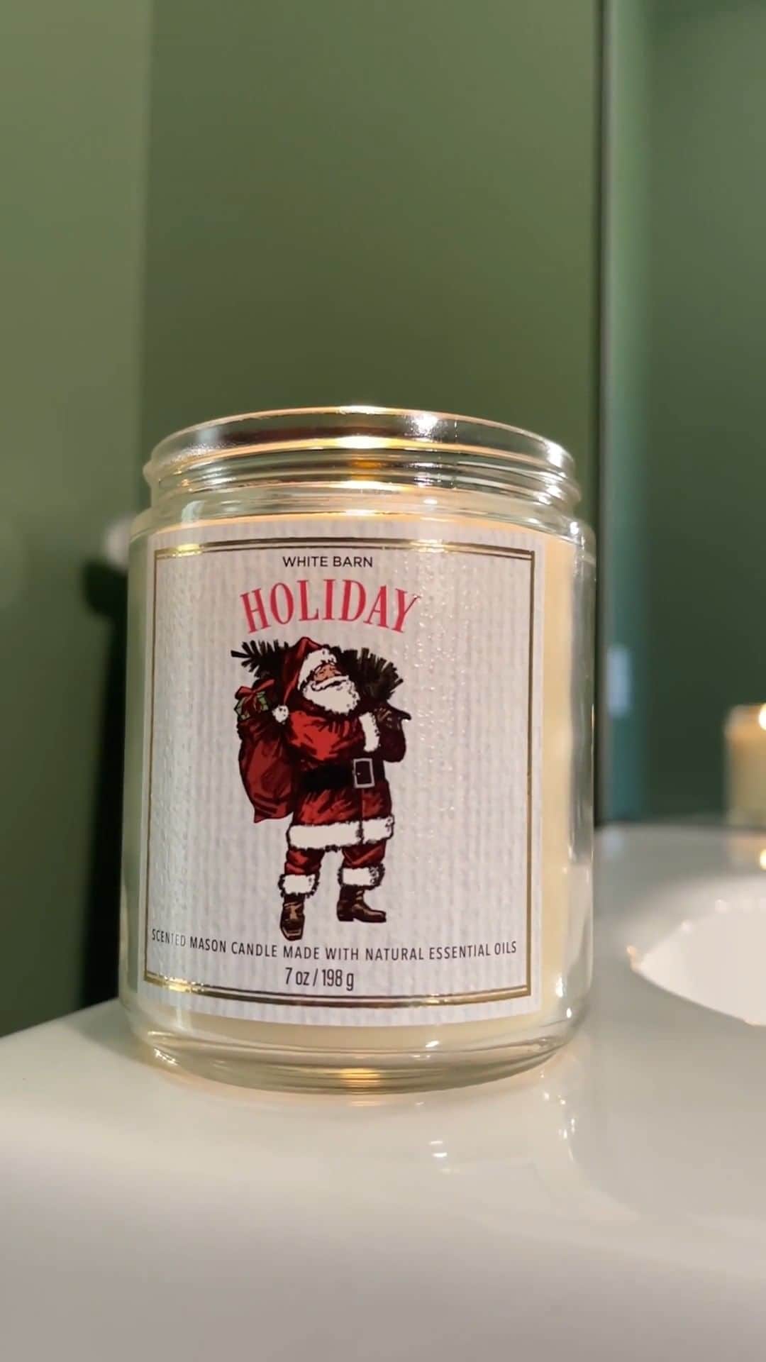 Bath & Body Worksのインスタグラム：「⏰ IT'S TIIIIIME!! ⏰ Deck the halls with $5.50 Single Wick Candles! 🎄  🗓️ OCT 25-26 🤑 LOWEST PRICE OF THE SEASON 🤩 ALL Signature Single Wick + Mason Jar Candles 😍 Over 40 fragrances to choose from!」