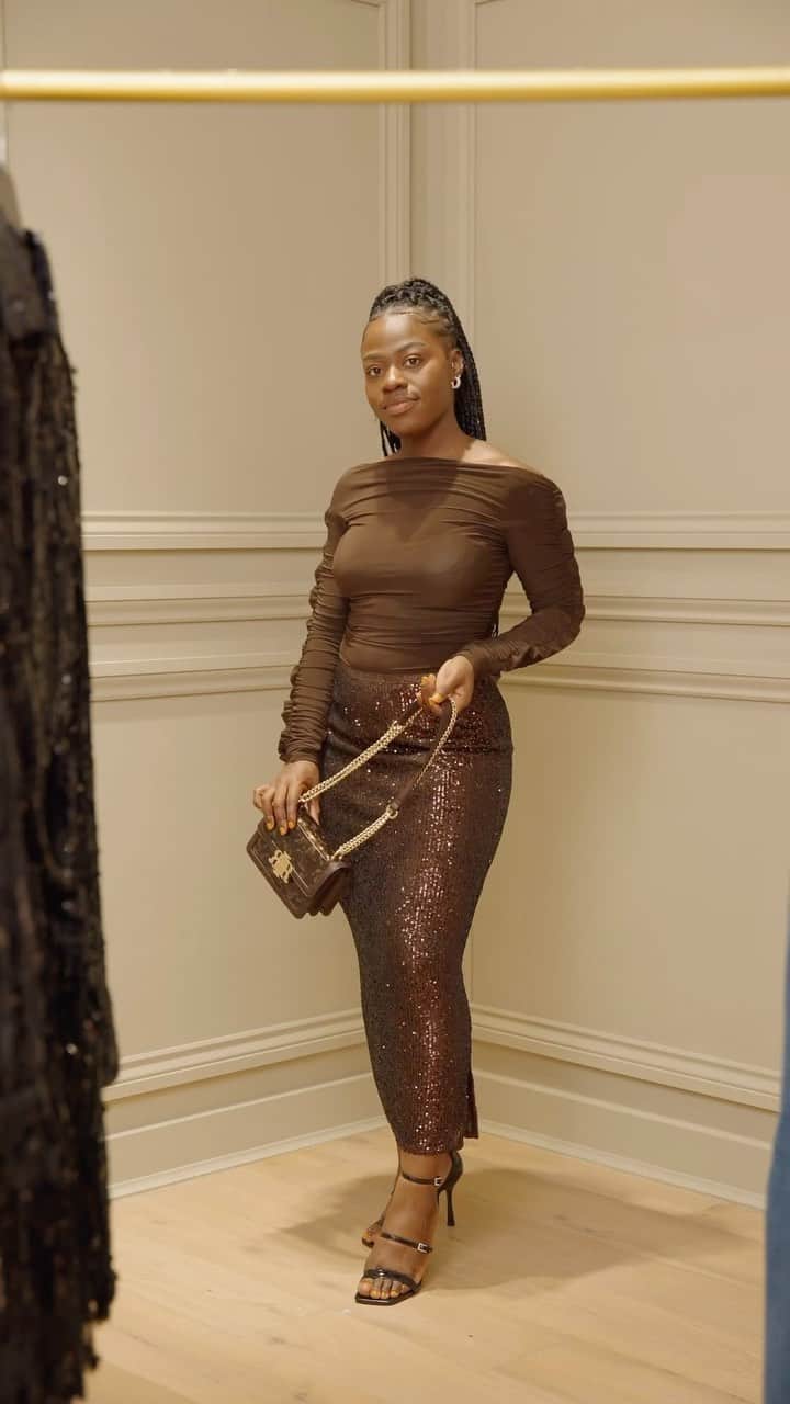 のインスタグラム：「Iconic Islander Sacha is READY to party.   Send any and all invites her way.   #ImWearingRI #Linkinbio to shop #fashion #outfitinspo #outfitreel」