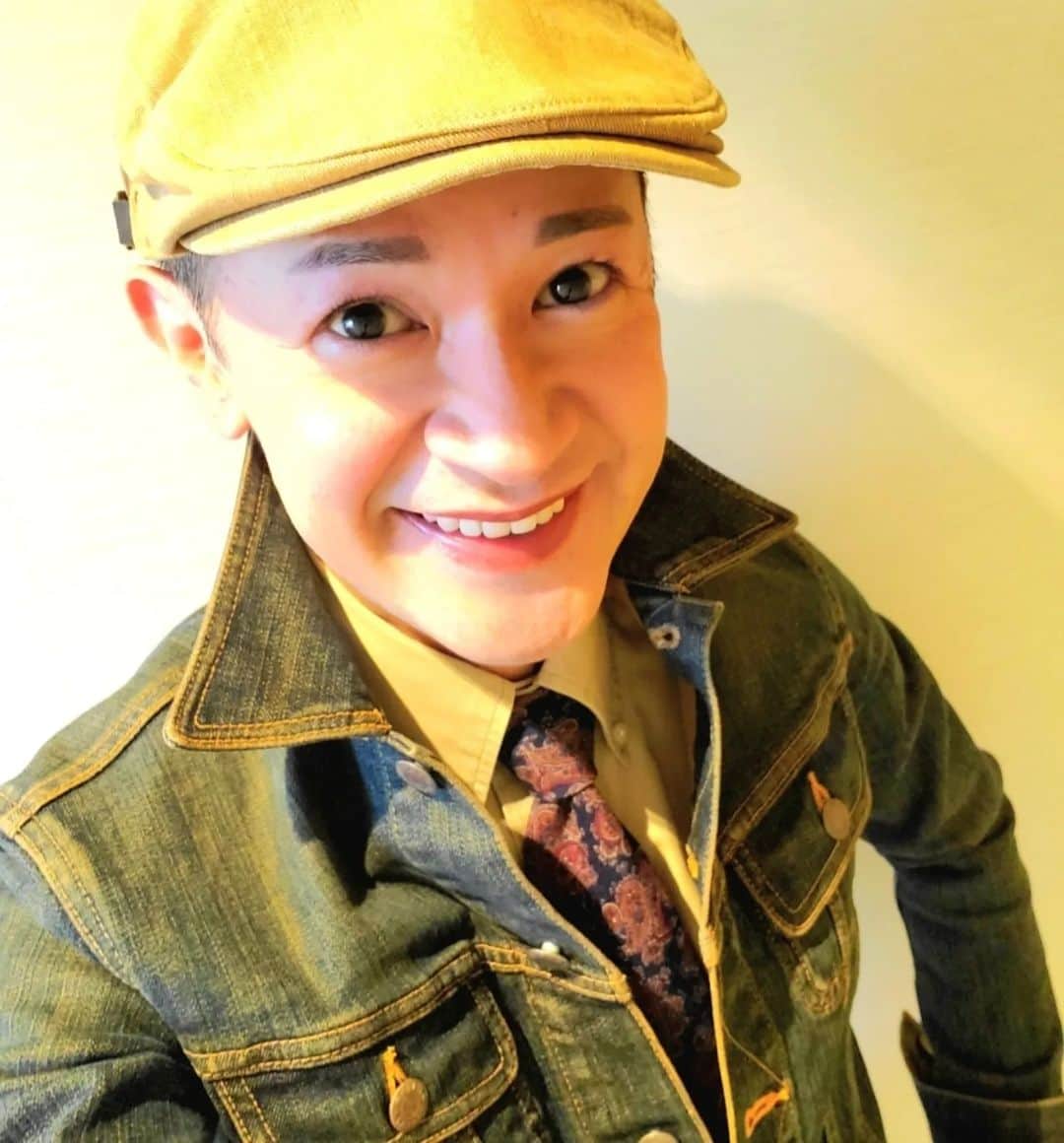 山咲トオルさんのインスタグラム写真 - (山咲トオルInstagram)「私を娘の様に(？)可愛がって下さる、田代みどりさんのステージを観賞、新宿ケントスへ。  田代さん、尾藤イサオさん、鈴木ヤスシさん。 圧巻の声量と「当時のまんまの歌唱力」に、いつも たまげる私よ。  画像５は、ご主人様の高橋尚美さん、息子さんと全員集合。  画像６、ちなみに息子さんは、私の弟分で～す。  画像７、たまげるパート２。 とても お優しい、アラ還ファッションモデルの高橋尚美さんは。 各ファッションブランドの男性マネキンと『同じ』等身とパーツ、スリーサイズなのよ(言い過ぎでは無いわ)  画像８。 十数年前、田代さんと知り合う以前から、田代さんミュージックを制覇している所が私です。  #田代みどり さん @midoritashiro75 #高橋尚美 さん @alohachami  #新宿ケントス さん。  #山咲トオル #toruyamazaki  #ラルフローレン #ポロラルフローレン #ralphlauren #poloralphlauren」10月26日 4時15分 - yamazakitoru_official