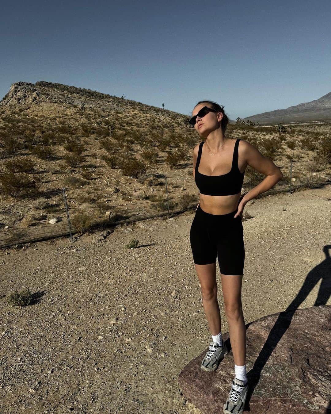 ジョセフィン・スクリヴァーさんのインスタグラム写真 - (ジョセフィン・スクリヴァーInstagram)「Desert bound 🌵」10月26日 4時20分 - josephineskriver