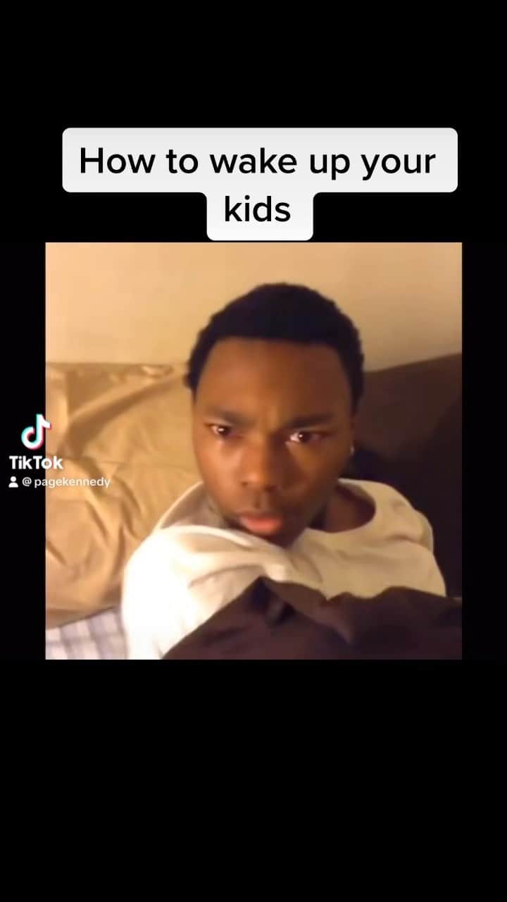 ページ・ケネディのインスタグラム：「This how i wake my kids up」