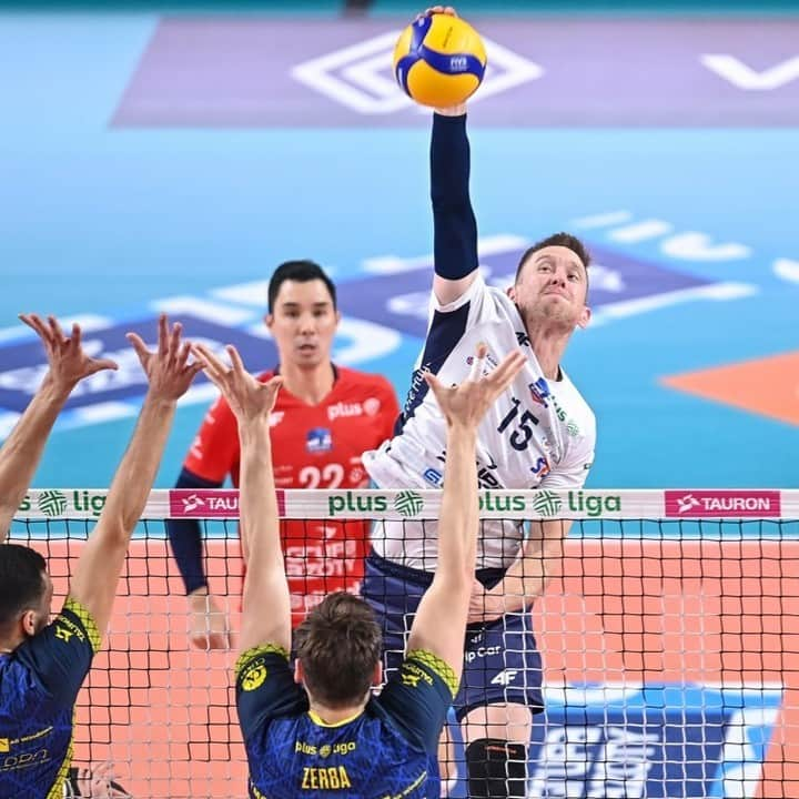 USA Volleyballさんのインスタグラム写真 - (USA VolleyballInstagram)「Familiar faces, in new places!  Many of the U.S. Men's National Team athletes started their professional club seasons last week. Check the update for results, 🔗 in bio.  #MensVolleyball #Volleyball」10月26日 4時22分 - usavolleyball