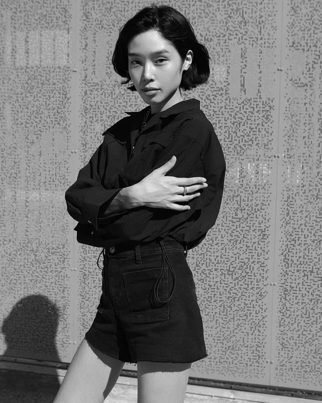 本山琴美のインスタグラム：「. Paris🇫🇷  photo @nicolas_sukhoon   @unknownmodelmanagement  @newmodelsistanbul   Thanks for the great photos🫶🫶  #photo #photography #model #paris #parismodel #shooting #testshoot #portrait #portraitphotography #blackandwhite #modeltest」