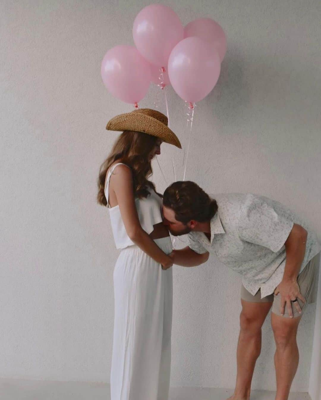 カンザスシティ・ロイヤルズさんのインスタグラム写真 - (カンザスシティ・ロイヤルズInstagram)「Baby girl Heasley coming soon! Congratulations, Jonathan and Taylor! 🩷   (via @jonathanheasley)」10月26日 4時38分 - kcroyals