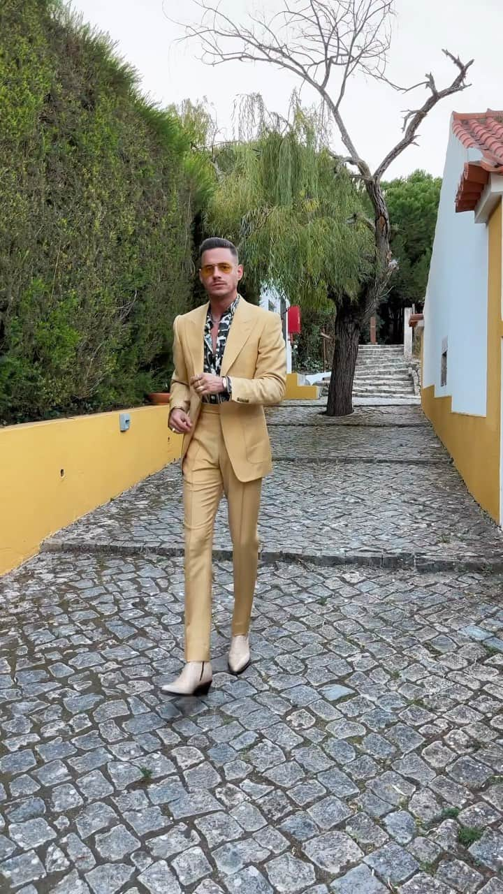 aleksmusikaのインスタグラム：「Portugal #fits were all a vibe @musika #designer #fotd #suited」