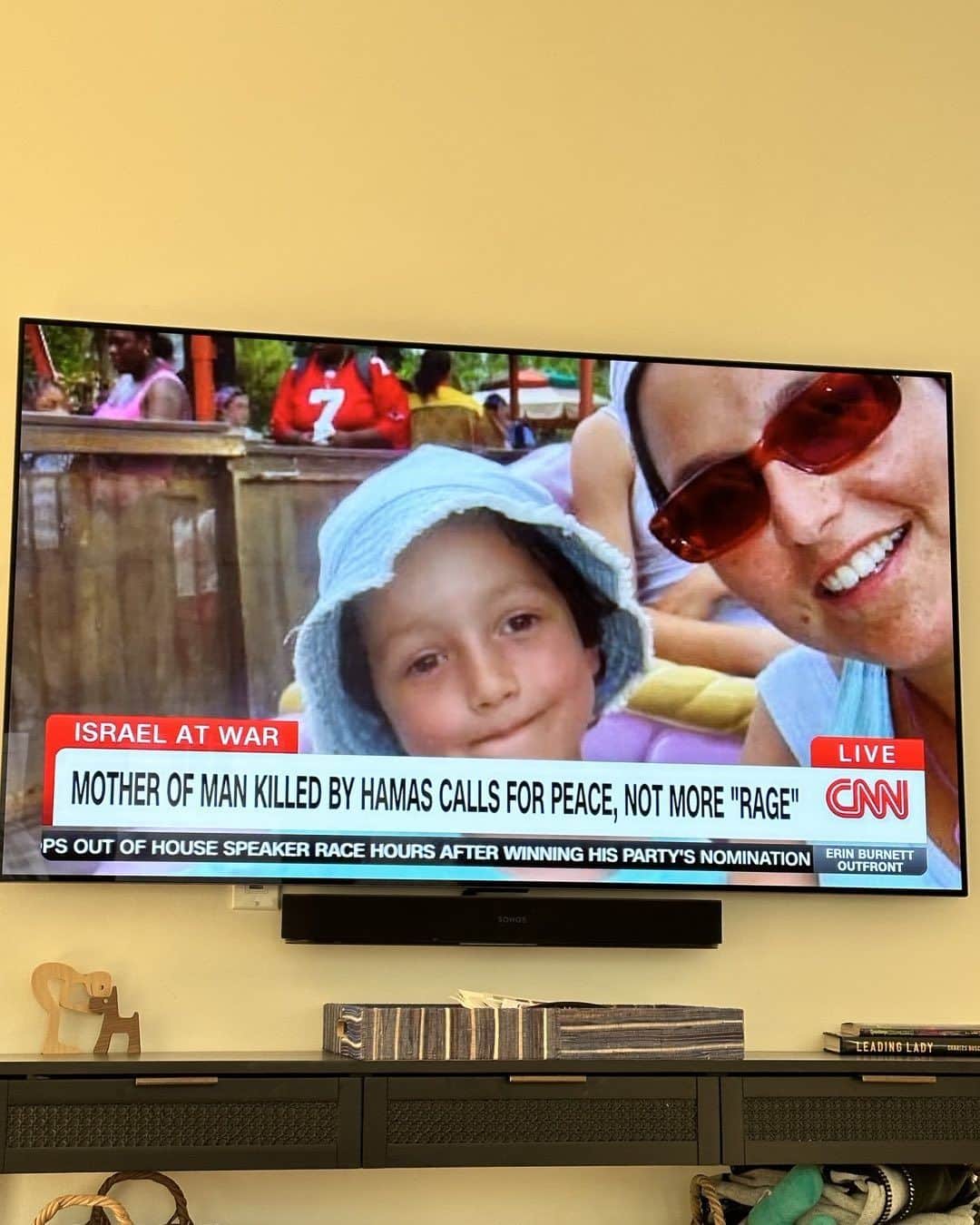 ロージー・オドネルのインスタグラム：「ceasefire damn it - STOP KILLING FAMILIES DAILY #PEACE #RELEASETHEHOSTAGES」