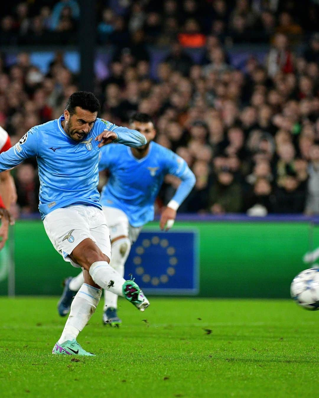 ペドロ・ロドリゲス・レデスマのインスタグラム：「🌟  Pedrito on the scoresheet again  #UCL #FeyenoordLazio #CMonEagles 🦅」