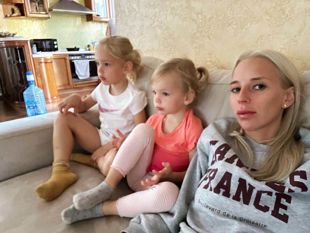 ヤナ・クドリャフツェワのインスタグラム：「Спокойной ночи,малыши❤️」