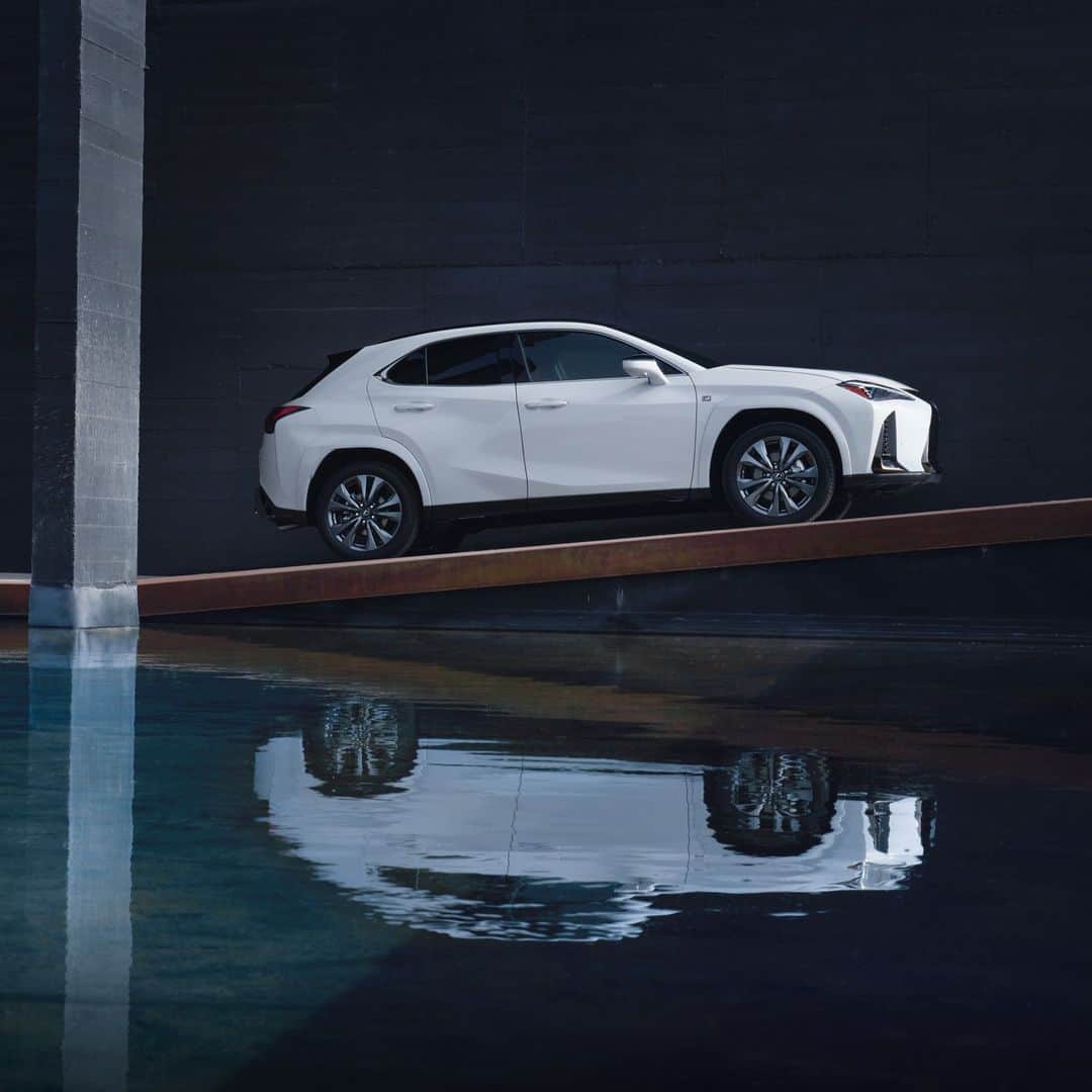 Lexus USAのインスタグラム：「Engineered to fit in. Designed to stand out. #LexusUX Hybrid」