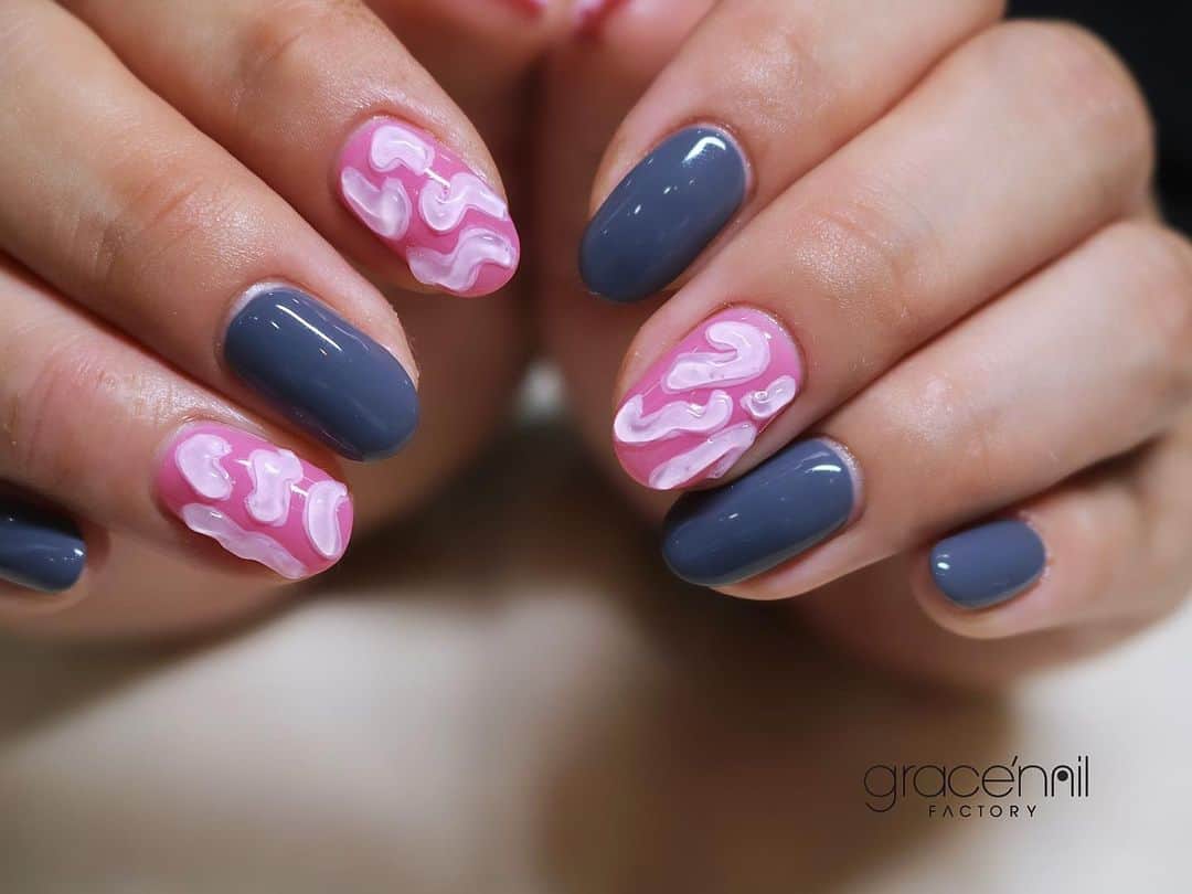 gracenailfactoryのインスタグラム：「🧠🎨💕  @gracenailfactory_rikako   ______________________ 《grace'nail factoryのこだわり》  ✔︎design policy ネイルは一番身近な芸術 お客様の満足、感動、好奇心を満たす、オリジナルアートのクリエイションにつとめております  ✔︎育爪policy お爪本来の力を育つよう 丁寧なケア、爪質改善のためのアプローチを行なっています  ・アセトン不使用（当店オフの場合」 ・フィルイン ・ウォーターケア付き ・お爪周りの角質ケア  お爪の健康を大切にしていきたい方 、爪質改善を求めている方、ジェルネイルの持ちを良くしたい方に 喜ばれています  ✔︎おもてなしpolicy お客様が【ここへ来たら元気になれる】と喜んでいただけるような〝心〟ある空間づくりを大切にしています  ✔︎エシカルへの取り組み 人への影響だけではなく、地球環境に配慮した良質な商材選びにこだわっています  ——  @gracenailfactory   大阪市西区南堀江1-21-9 南堀江ビル2階  ☞堀江公園のすぐそば ☞レンガ色の入り口  定休日/木曜日 平日10:00-18:30（最終受付） 土日祝11:00-18:30（最終受付）  #堀江ネイル　#マグネットネイル大阪 #大阪ネイルサロン #ウォーターケアのあるサロン  #育爪ネイルサロン  #フィルイン大阪 #個性派ネイル大阪 #カジュアルネイル大阪 #南堀江ネイルサロン #堀江ネイル #ニュアンスネイル大阪  #フットネイル大阪 #インクアート大阪  #ミラーネイル #大人カジュアルネイル #ネイリスト採用大阪 #巻き爪ケア大阪 #네일 #泡ネイル #バブルネイル #ネイリスト求人大阪 #秋ネイル #nail」