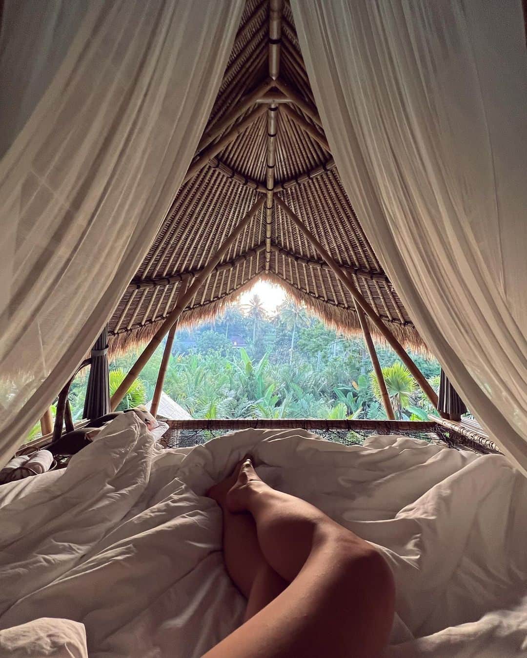 ロリン・ヨークのインスタグラム：「my happy place.」