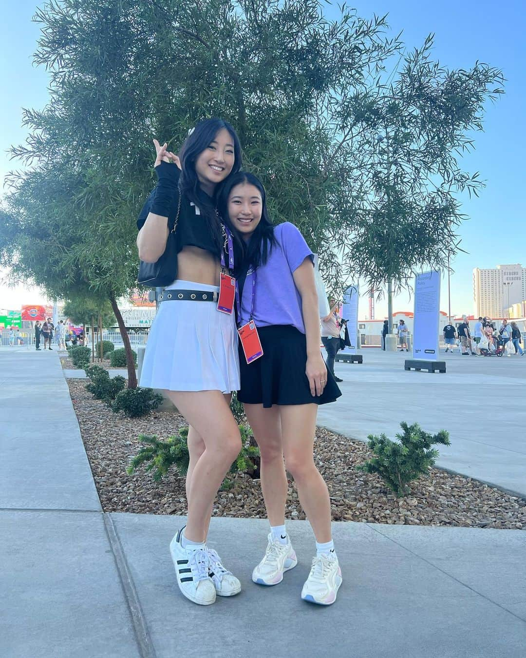 篠原枝令菜さんのインスタグラム写真 - (篠原枝令菜Instagram)「Epic time in Vegas for Twitchcon yuh yuh and MJ One show was epic 😍 My social battery was so drained after the first day ngl so I was very dedo mode for day 2 oops   And a worker at a café noticed me and wrote me a cute message on my breakfast burrittoooooo 😭 so sweet 💗 thank you girlie 😚」10月26日 5時24分 - elena_shinohara