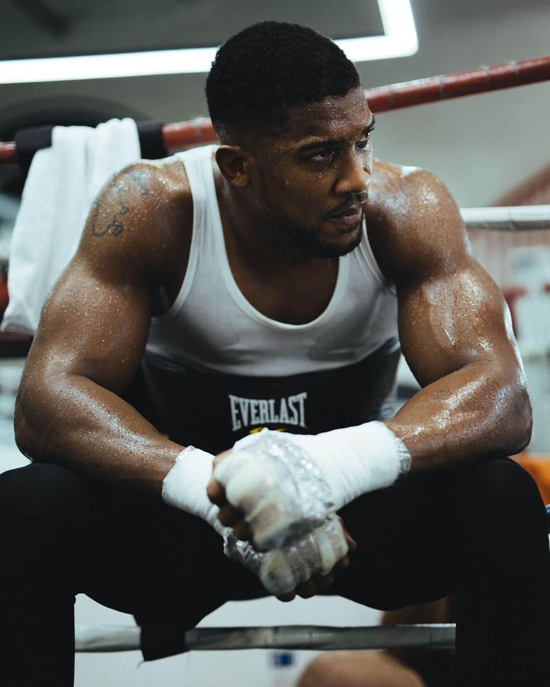 アンソニー・ジョシュアさんのインスタグラム写真 - (アンソニー・ジョシュアInstagram)「Prepare for glory.」10月26日 5時24分 - anthonyjoshua