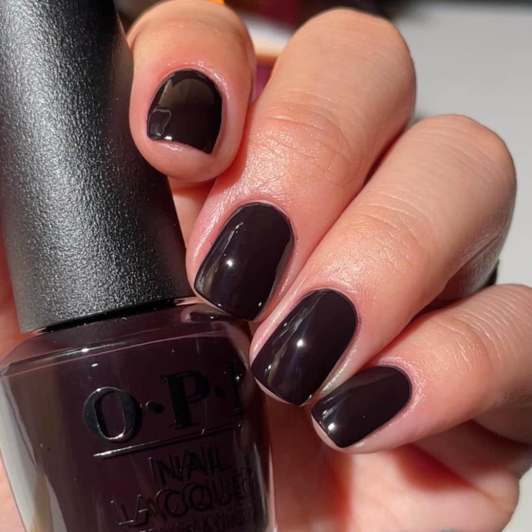 OPIのインスタグラム：「Believe the hype 🖤 There’s a reason Lincoln Park After Dark is everyone’s favorite almost-black shade.   #OPI #OPIObsessed #HalloweenNails #LincolnParkAfterDark #blacknails」