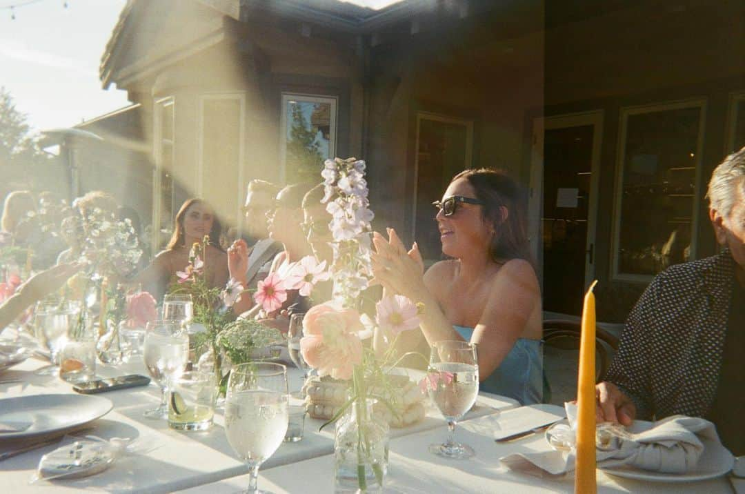 アリエル・ヴァンデンバーグさんのインスタグラム写真 - (アリエル・ヴァンデンバーグInstagram)「These are all photos from disposable cameras we put out on the dinner tables at our wedding! This might have been my favorite idea that we did! Because look how fun they turned out! Love all these moments! The fact that all my friends were little photographers at my wedding make these photos that much more special. 🥹」10月26日 5時41分 - arielle