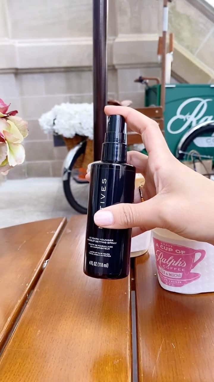 Motives Cosmeticsのインスタグラム：「Sip, slay, repeat. Shoutout to strong coffee and glam that lasts all day! ✨ . . . #settingspray #beautymusthaves #makeuptips #motivescosmetics」