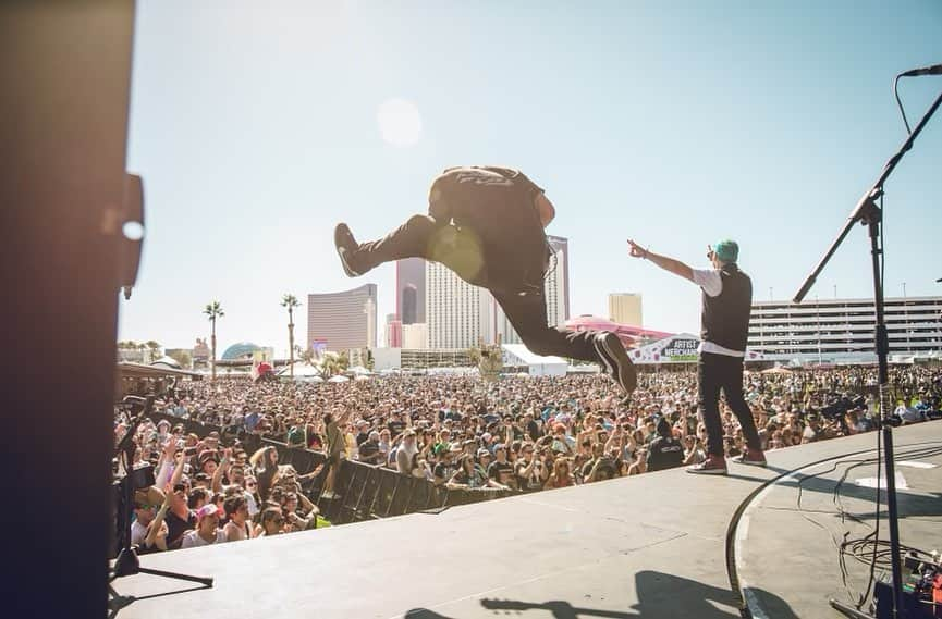 Zebraheadのインスタグラム：「We still can’t get over how amazing @whenwewereyoungfest was!!  📸 @kevinbaldes  #zebrahead #whenwewereyoung #vegas #kevinbaldesphotography」