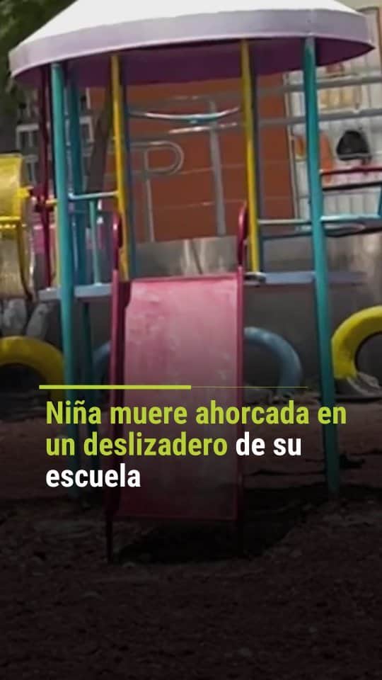 Primer Impactoのインスタグラム：「📌 Niña hispana muere por ahorcamiento en el deslizadero de su jardín infantil: “Nadie la vigilaba”.   Reporta Paulina Gómez   📺 Más en Primer Impacto a las 5pm/ 4C de lunes a viernes por @univision」