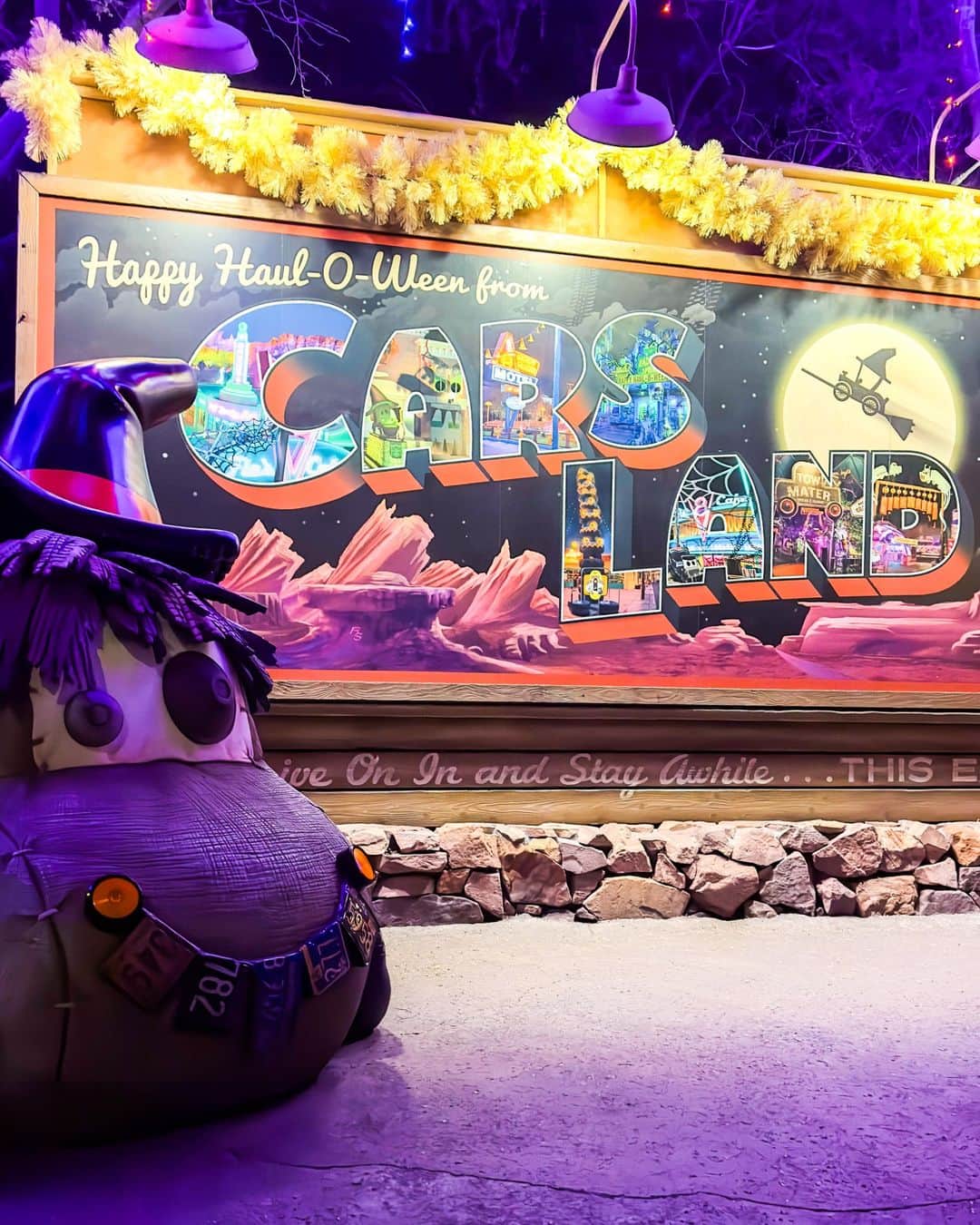 Disney Pixarのインスタグラム：「Tricks and treats await! 🎃👻  Visit our Instagram Story to join the Pixar Halloween celebrations at @Disneyland Resort!   Limited-time Halloween offerings only available through October 31, 2023.」