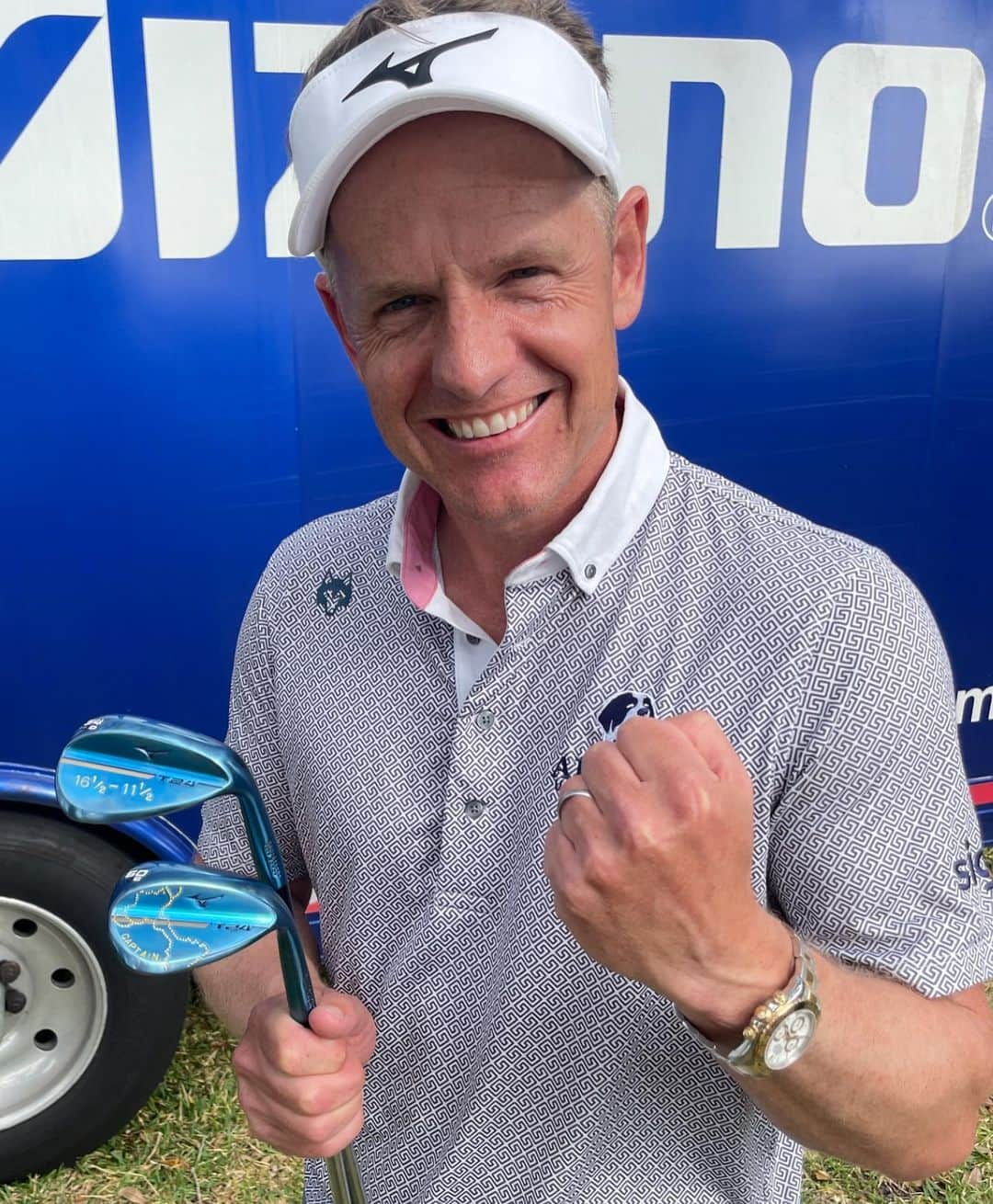 ルーク・ドナルドさんのインスタグラム写真 - (ルーク・ドナルドInstagram)「Thanks Mizuno, I love them!!! @mizunogolfnorthamerica @mizunogolfeurope @rydercupeurope @hammondbuilds #newwedges #T24 💙💛」10月26日 6時12分 - lukedonald