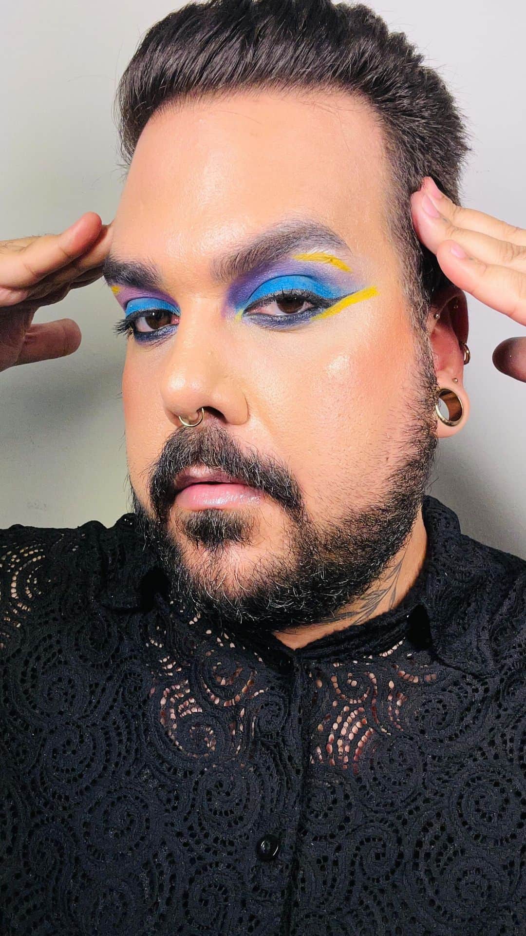 M·A·C Cosmetics BRのインスタグラム：「#brightliner  *Cupom: MACBR-THI880 15%Off e frete grátis exceto mini mac, viva glam, lançamentos e remarcados*」