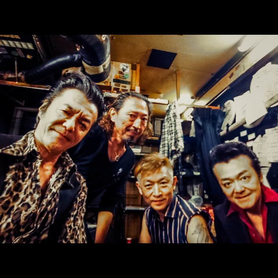 THE STREET BEATS（ザ・ストリート・ビーツ）のインスタグラム：「. ■オフィシャルサイト OKI’S DIARY #808 2023.10.25UP!  　横浜・千葉セットリストUP!  ■OKI復活!!秋のツアー!!今週末は10.28姫路ベータ、10.29京都ミューズ!!ご来場お待ちしてます!!  ■DEBUT 35 YEARS TOUR｜BEST WISHES 2023 各地豪華なオープニングゲスト決定!!HPでご確認下さい!! 前売￥4500発売中!! 10.28(土)姫路 Beta ＊配信あり 10.29(日)京都 MUSE 11.04(土)仙台 CLUB JUNK BOX 11.05(日)盛岡 GLOBE 11.11(土)豊橋 club KNOT ＊配信あり 11.12(日)神戸 太陽と虎 11.23(木祝)広島 SECOND CRUTCH 11.25(土)福岡 DRUM SON 12.02(土)名古屋 RAD SEVEN ＊配信あり 12.03(日)大阪 Music Club JANUS ★デビュー35周年YEAR FINAL★ 12.10(日)東京 新宿LOFT ＊配信あり 全公演｜前売￥4500発売中 当日￥5000　配信￥3000（10.21横浜配信中。購入はHPで!）  ■デビュー35周年ライブDVD & CD『THANKS FIESTA』、ライブ会場にてNEWツアーグッズと共に発売中!!HPにて通販も受付中!!  ★NEW DVD『THANKS FIESTA -DEBUT 35 YEARS LIVE-』 ￥5000 ★NEW CD『THANKS FIESTA -DEBUT 35 YEARS LIVE-』 ￥3000 ★NEW[BEST WISHES]ツアーTシャツ黒　￥3500 （黒 / S、M、L、XL） ★NEW[BEST WISHES]ツアーTシャツ赤　￥3500 （赤 / S、M、L、XL） ★NEW[BEATSロゴ]トートバッグ　各￥2500  (黒、ナチュラル、ピンク、ターコイズ / 37㎝×36㎝×11㎝) ★NEW[BEATSロゴ]リストバンド　各￥1000 (黒、白、赤、黄)  【口座名 / NEOVISION】 【口座番号 / 00180-8-655394】 ■価格は全て税込です。商品代金に返送手数料をプラスしてお払い込み下さい。 返送手数料は1点￥500、2点以上は￥1000です。 ■通販は【郵便振替】にて受け付けます。 郵便局備え付けの青い払込取扱票 (「電信」ではなく「通常払込」のもの)を使用し、 【通信欄】に希望商品名、数量（サイズ指定や色指定をお忘れなく）、 【ご依頼人】の欄に郵便番号、住所、氏名、電話番号を 丁寧にご明記のうえ【商品代金合計＋返送手数料】をお払い込み下さい。 商品1万円以上ご購入で直筆サインプレゼント!!詳細はHPでご確認下さい!!  #thestreetbeats  #ストリートビーツ  #strongstyle  #captainhook  #dontturnaway」