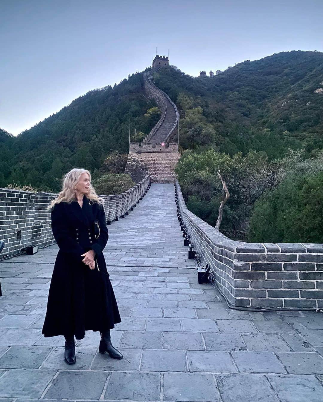 リリー・コリンズさんのインスタグラム写真 - (リリー・コリンズInstagram)「Truly a magical, bucket list experience with @cartier in Beijing — made even more meaningful by having my mom by my side on The Great Wall. This is a trip we’ve been dreaming about taking together for years, and it exceeded all our expectations. Feeling beyond grateful to my @cartier family for making this dream a reality…」10月26日 7時02分 - lilyjcollins