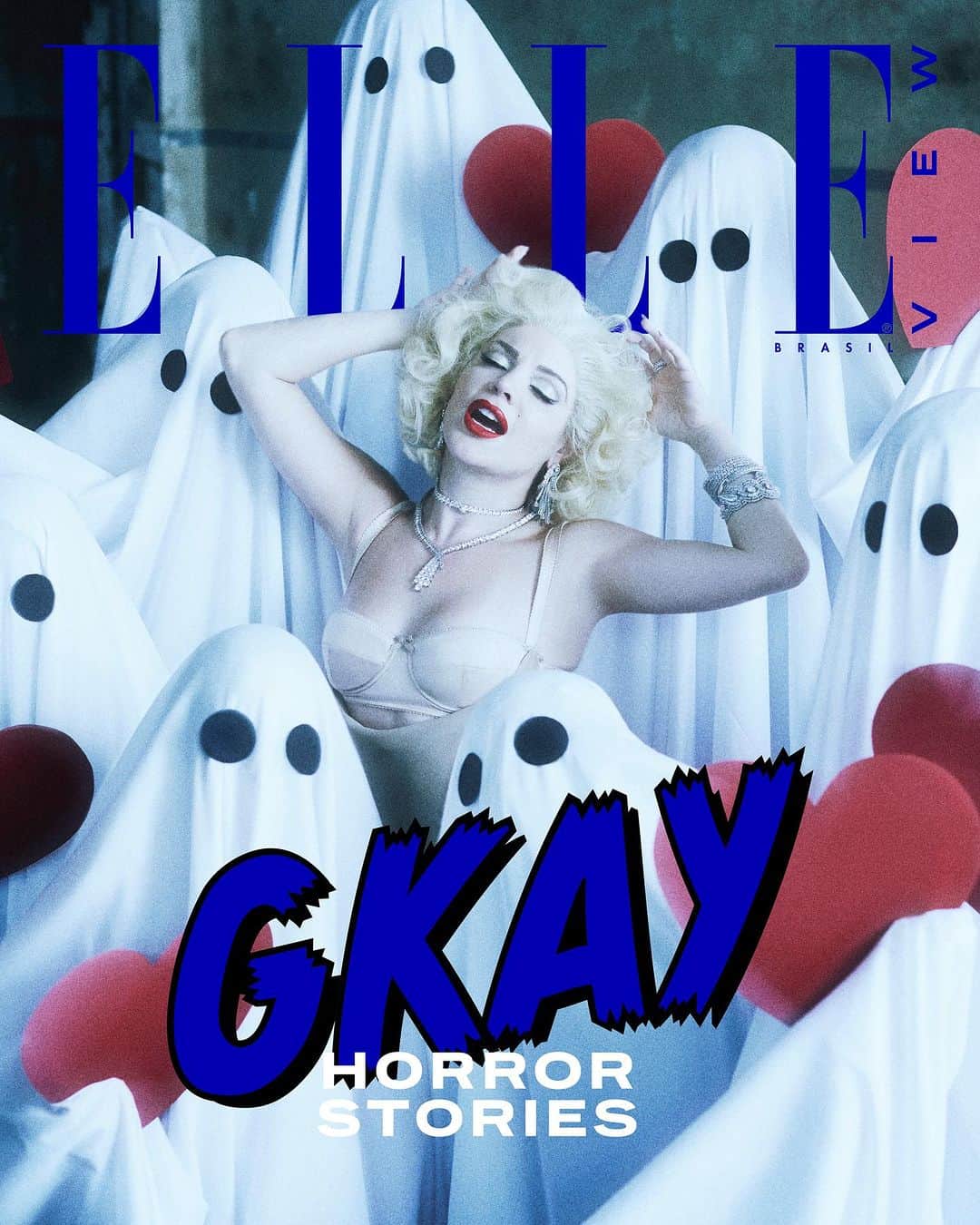 ELLE Brasilのインスタグラム：「It’s Halloween, baby! E na nossa edição de outubro da ELLE View tem o furacão das redes sociais, @gessicakayane, rainha dos looks e da montação, na pele de grandes personagens da cultura pop, que seguem nos influenciando, ainda que não estejam mais entre nós – boo! Pra começar, a diva-mor dos “homens preferem as loiras” e dos “diamantes são os melhores amigos das mulheres”, Marilyn Monroe.   Foto: @ivanerick | Direção criativa: @luciano_schmitz | Coordenação geral: @renata_piza | Edição de Moda: @marcellmaia | Beleza: @danielhernadezdh | Set design: @andersonrodriguez | Tratamento de imagem: @philipemortosa | Produção executiva: @bellaaribeiro | Entrevista: @gabrielhmonteiro | Assistente de moda: @gabbotasso | Assistentes de beleza: @riccardoleal @grazimaga e @danielagoncmua | Assistentes de foto: @fabioenesphoto @sidao1 e @tttthiagolima | Assistente de objetos: @corinnewerner_ | Assistente de produção executiva: @manda_bomfim | Assistente de produção: Ronaldo Junge @ronaldojy | Nail Design: @thaynadandara | Camareira: @roseberca   GKay usa @lago.beachwear @dolcegabanna @rogervivier @marcoapollonio e @renatabernardoatelier」