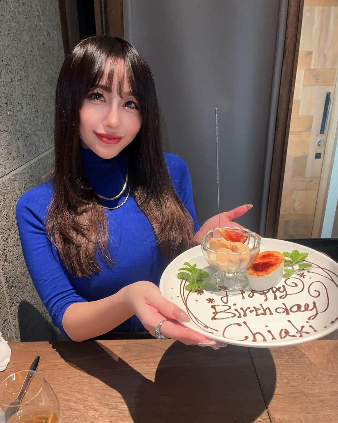 生田千秋さんのインスタグラム写真 - (生田千秋Instagram)「🎂誕生日は8月です 大好きな2人から❤️‍🔥 いつお祝いされてもめちゃくちゃ嬉しい🥰」10月26日 7時19分 - maechi_0815