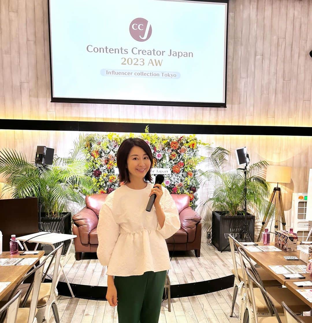 安堂サオリのインスタグラム：「『CCJ2023AW』  インフルエンサーを含むコンテンツクリエイターの皆さんが集結。  企業の素晴らしい商品やサービスを知っていただく半年に一度のイベント『Contents Creator Japan 2023 AW』  今回もセミナー形式で開催されました。  ◾️味の素AGF様 ◾️大塚製薬様 ◾️江崎グリコ様 ◾️ドゥ・ハウス様 4社のお話や商品・サービスが楽しめて、学びもある時間。 お越しくださった皆さまのリアクションや温かい笑顔も素敵でした。 ありがとうございました！  江崎グリコ様のプレゼンのお時間には ゲストとして歌手やモデル・俳優の當間ローズさんにもご登壇。 高校時代のエピソードや身体づくりについてのお話など聞かせていただきました。 ローズさんの登場に会場が更に華やかになり、 そのジェントルっぷりにみんなが虜に。  そして、この日は @koheisugata のヘアアレンジと @___09ot さんのメイクのおかげで安心して1日過ごせました。  タイトな時間の中でこのイベントに相応しいヘアメイクをありがとうございました！  @ccj_official.jp   #ccj2023aw #ccj2023 #contentscreatorjapan #東京イベント #司会 #MC #アナウンサー」
