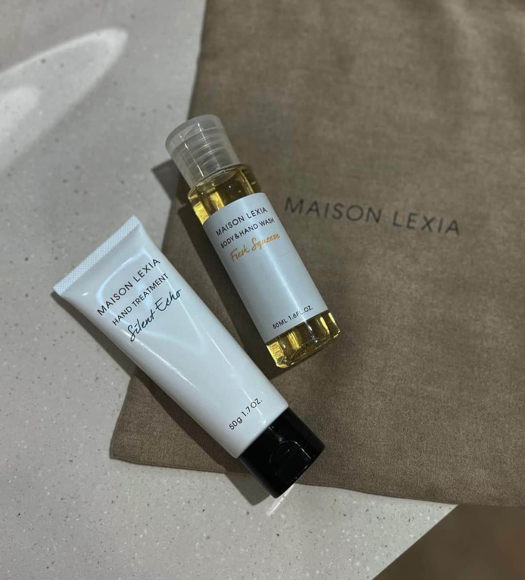 青野未来 / MikuAonoさんのインスタグラム写真 - (青野未来 / MikuAonoInstagram)「. . 久々に @maisonlexia_stores 阪神梅田本店へ🤍  今回は気になってた美容液を求めて🤭🤍 レチノールに代わる注目の美容成分って聞いて気になってたバクチオール🤍🤍 レチノール結構ピリピリするし、 紫外線対策しないとだから朝には使ってなかったけど、バクチオールは朝から使えるし敏感肌の方でも安心して使えるみたい🤭🌱 今までのケアにプラスして使ってみてる🙌🙌  メゾンレクシアの店舗限定コフレもすごい良さそうだった!!🥰 クリスマスプレゼントにも良さそうなセットもあったよ〜🎄(3枚目) 10/31までにコフレを予約するとかっさプレートがプレゼントなんだって🎁豪華!!!🫣  直営店に行かれる際には お好きなミニサイズが2つもらえるみたいなので私のinstagramを見たと伝えて下さい🤍(11月末まで) 私はナイトクリームとアイクリームにしたよ🙌🤍 . . #PR#メゾンレクシア#メゾンレクシア阪神梅田本店#メゾンレクシア淀屋橋店#バクチオール#30代美容#ママ美容」10月26日 7時43分 - miiikunkun
