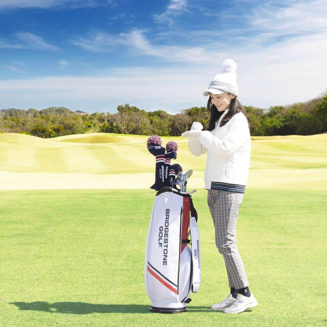 佐々木実季のインスタグラム：「ゴルフ場でロケした時のカタログの写真がどれも素敵過ぎる⛳✨ 　 着用しているウェアやバッグ等は、全てブリヂストンゴルフのオンラインストアで購入できますよ🏌🖥（sold outの可能性有り） jp.golf.bridgestone/shop/ 　 あー毎日ゴルフしたい😊 　 #ゴルフウェア #ブリヂストンゴルフ #ブリヂストンスポーツ #ブリヂストン #ゴルフ #ゴルフ大好き #ゴルフ好きな人と繋がりたい #ウェアモデル #ゴルフモデル #ゴルフ女子 #ゴルフ男子 #ゴルフ女子と繋がりたい #館山カントリークラブ #モデル #model #golf #lovegolf #golfwear #bridgestone #bridgestonegolf #bridgestonesports #japanesemodel #PR」