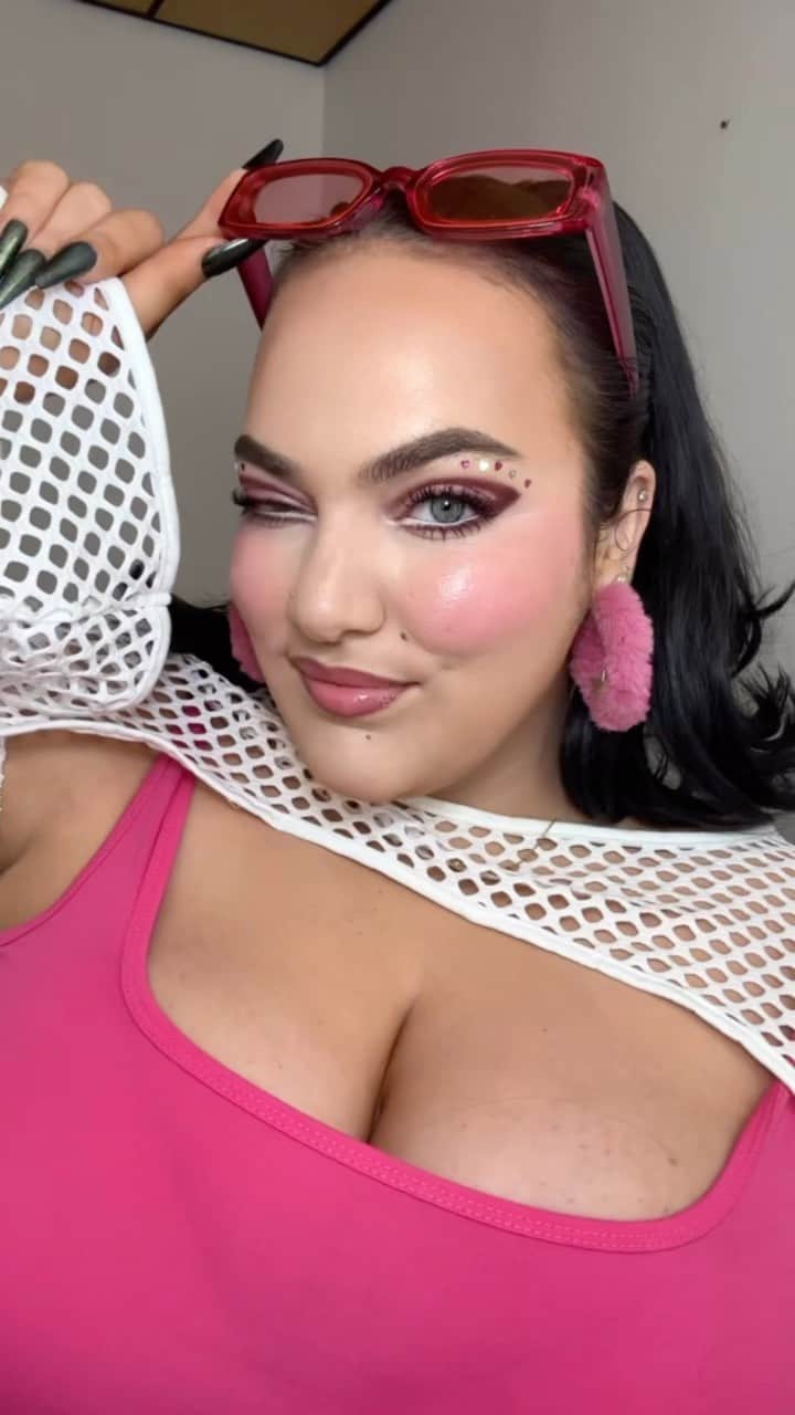 Tarte Cosmeticsのインスタグラム：「Let’s go party! 💗 We can’t get enough of this pink-obsessed dreamhouse doll look. 💁‍♀️  Get Ciara’s look on tarte.com!   #tartecosmetics #rethinknatural」