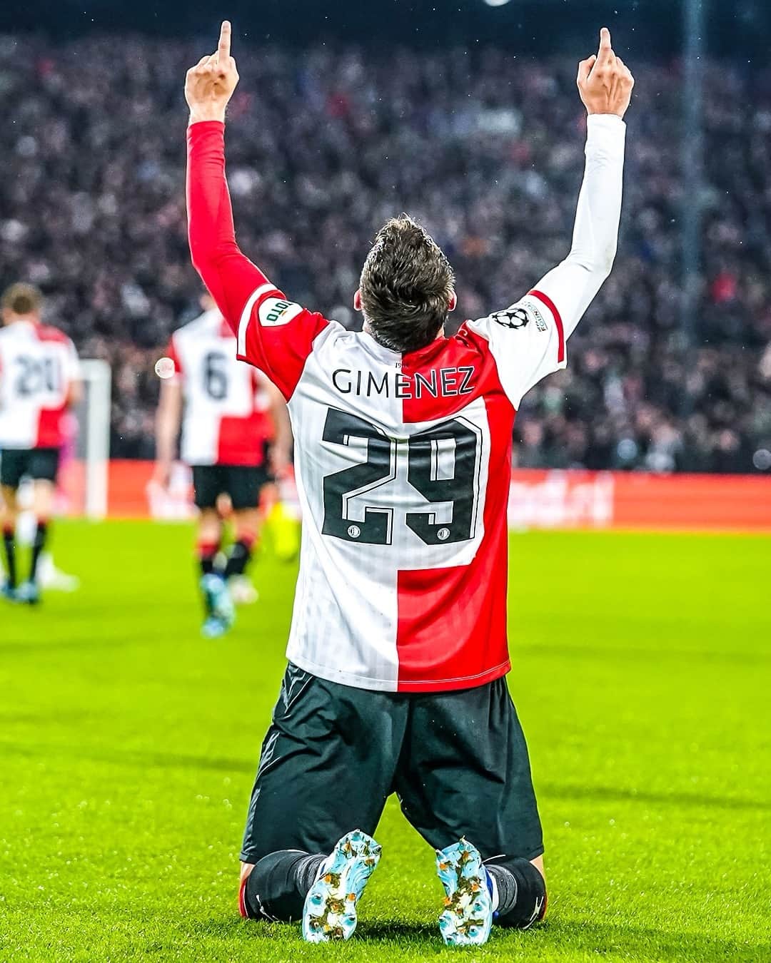 Skills • Freestyle • Tekkersさんのインスタグラム写真 - (Skills • Freestyle • TekkersInstagram)「22-year-old Mexican Santi Giménez scored twice on his Champions League debut to spark Feyenoord's 3-1 win over Lazio 🌟」10月26日 7時45分 - skillsweekly