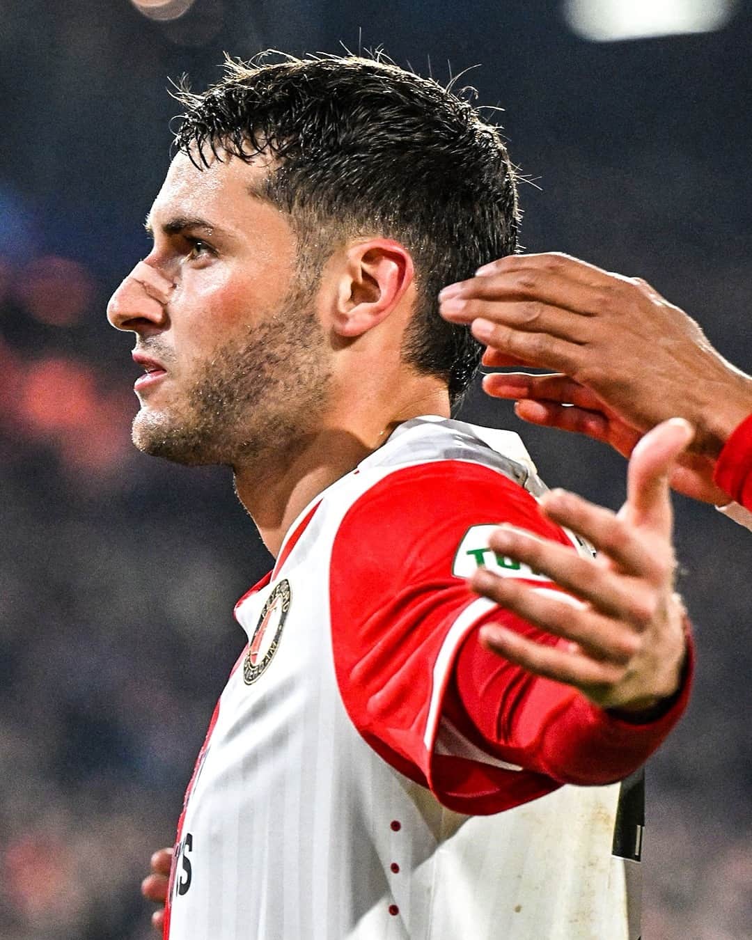 のインスタグラム：「22-year-old Mexican Santi Giménez scored twice on his Champions League debut to spark Feyenoord's 3-1 win over Lazio 🌟」