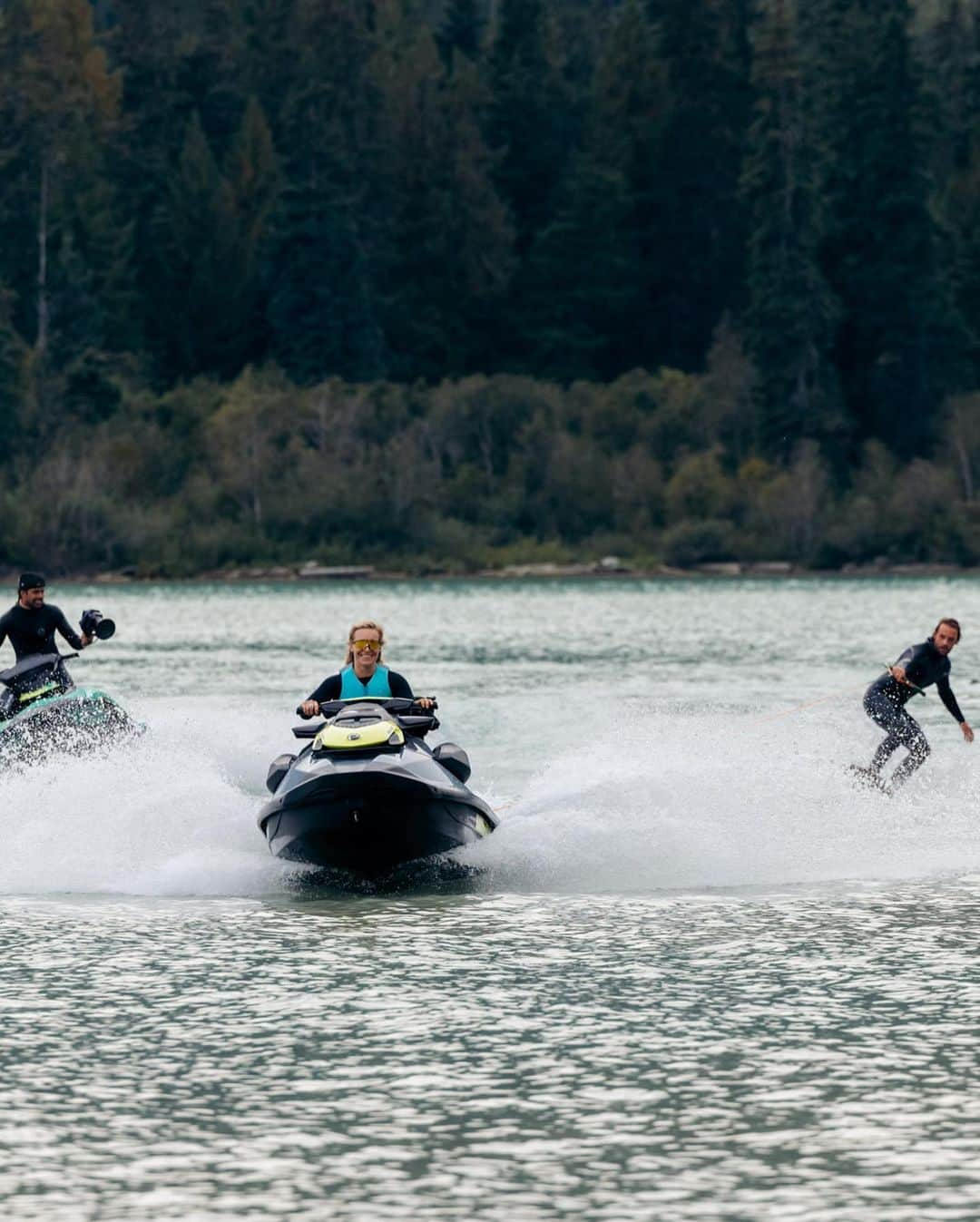 ジェイミー・アンダーソンさんのインスタグラム写真 - (ジェイミー・アンダーソンInstagram)「Seadoo appreciation post! 🙏   Our crew always has a good time on the water with these units! Even when it gets a bit cold 😘   #seadoolife @seadoo」10月26日 7時55分 - jamieanderson