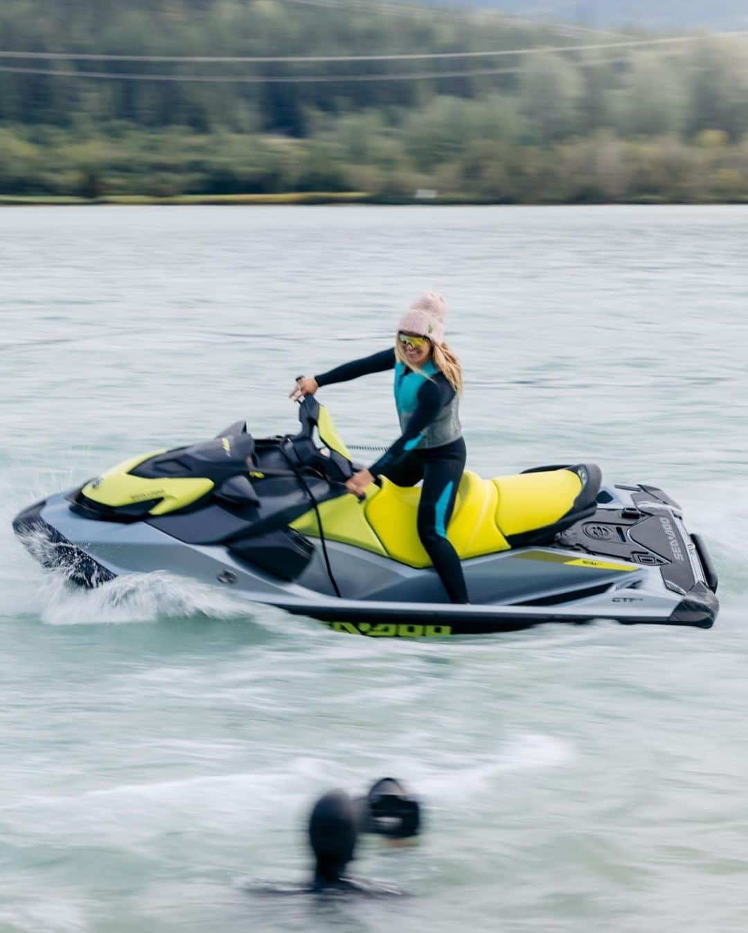 ジェイミー・アンダーソンさんのインスタグラム写真 - (ジェイミー・アンダーソンInstagram)「Seadoo appreciation post! 🙏   Our crew always has a good time on the water with these units! Even when it gets a bit cold 😘   #seadoolife @seadoo」10月26日 7時55分 - jamieanderson