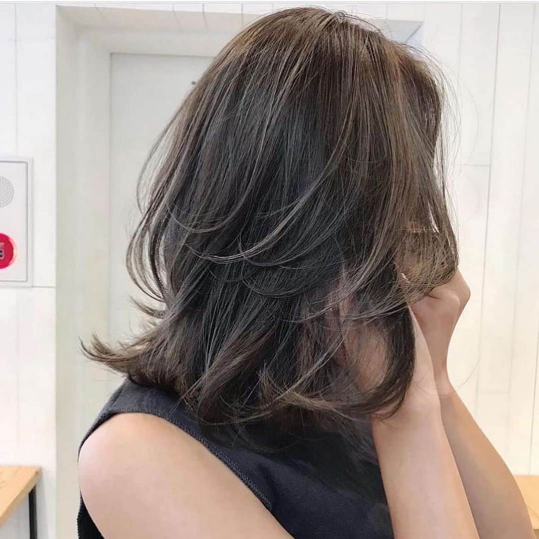 NOBU/渋谷店のインスタグラム：「【3Dハイライト】 . . @nobuhair 担当プロデューサーNOBU . . ✂︎オススメクーポン✂︎ ☆カット、酸性トリートメント15000円 ☆酸性トリートメント9000円 ☆カット、カラー、ハホニコ9500円 ☆カット、カラー、ケラスターゼ12000円 ☆カット、カラー、オッジィ13500円 ☆カット、バレイヤージュ27000円 ☆カット、ダブルカラー15000円 ☆カット、ハイブリーチ24000円 ☆カット、インナーカラー13000円 ☆カット、3Dハイライト16500円 ☆カット、フェイスフレーミング15500円 ☆カット、ハイライトグラデ23000円 ⚠︎NOBU指名料2000円 【ご予約は、NOBUインスタプロフィールURLからホットペッパービューティーにて】 よろしくお願いします★ . . NNNスリーエヌ　 ■営業時間10:00〜20:00  ※年中無休 ■住所　107-0061 東京都港区北青山3-12-1 オウル3階 ■電話番号　03-6712-5547 . . #青山 #表参道 #美容室 #ヘアスタイル #ヘア #ヘアセット #カット #カラー #ヘアカラー #ヘアアレンジ  #シンプル #外国人風 #イメチェン #トレンド #美容師 #髮型 #髮型師 #剪髮 #中長髮#ตัดผม#ผม#헤어 #컷#hair #hairstyle」